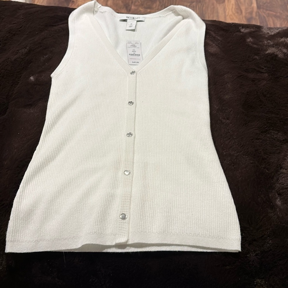 Ribbed sleeveless top.